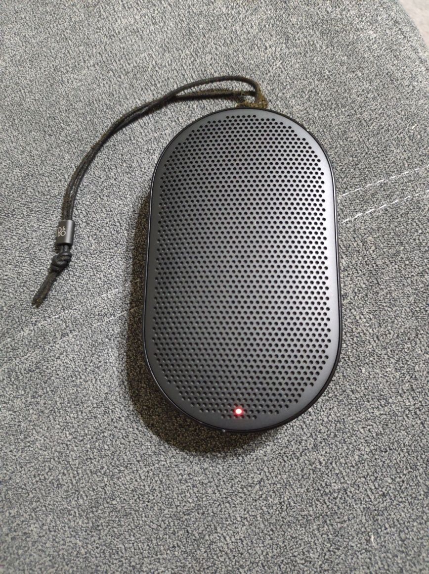 Vând boxa portabila BANG & OLUFSEN P2