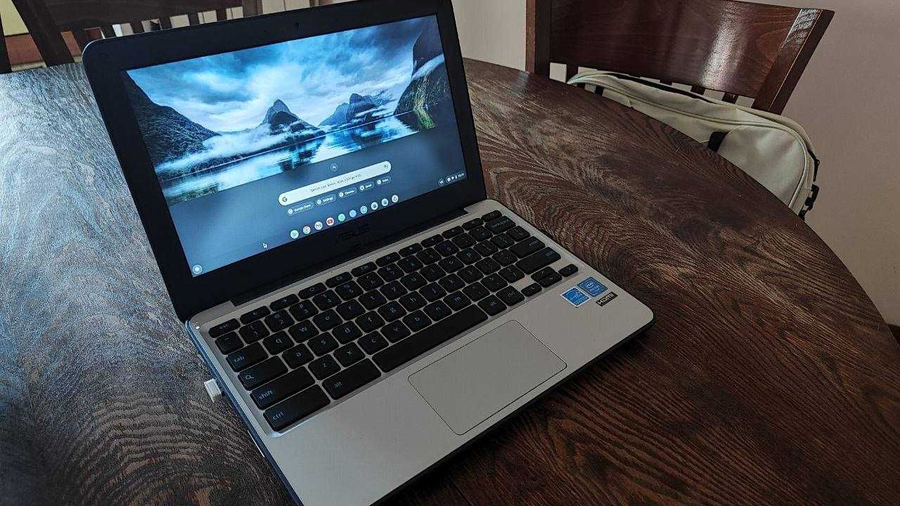 Лаптоп ASUS Chromebook c202