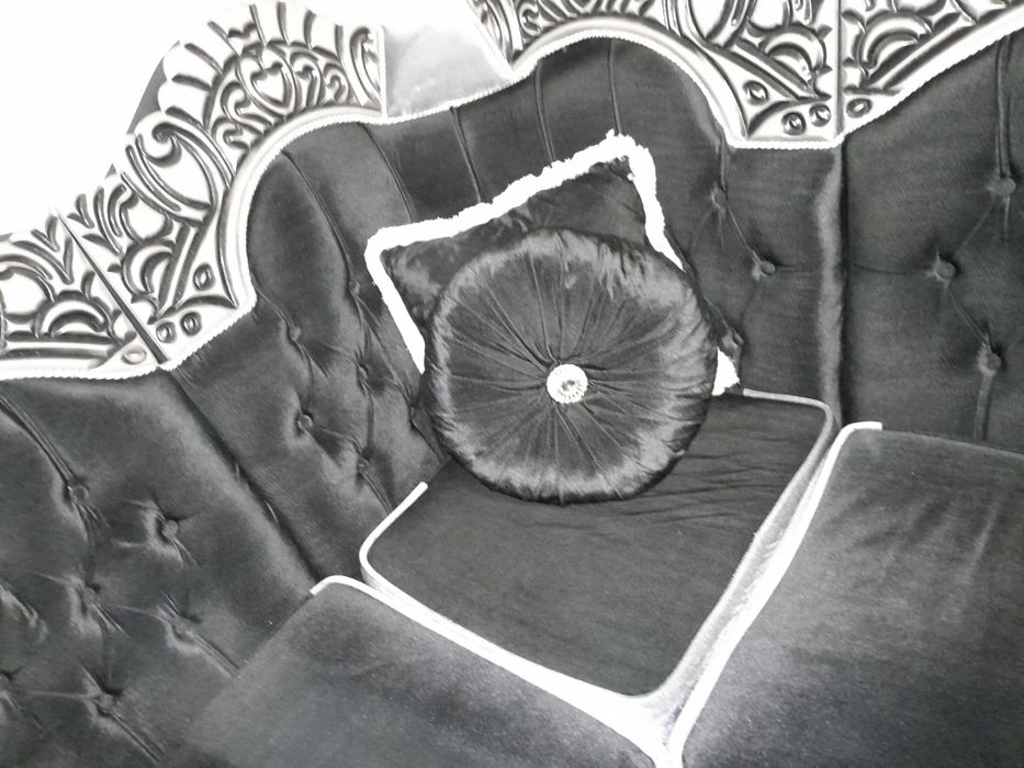 Colțar matrimonial catifea în stare perfecta cu 6 perne