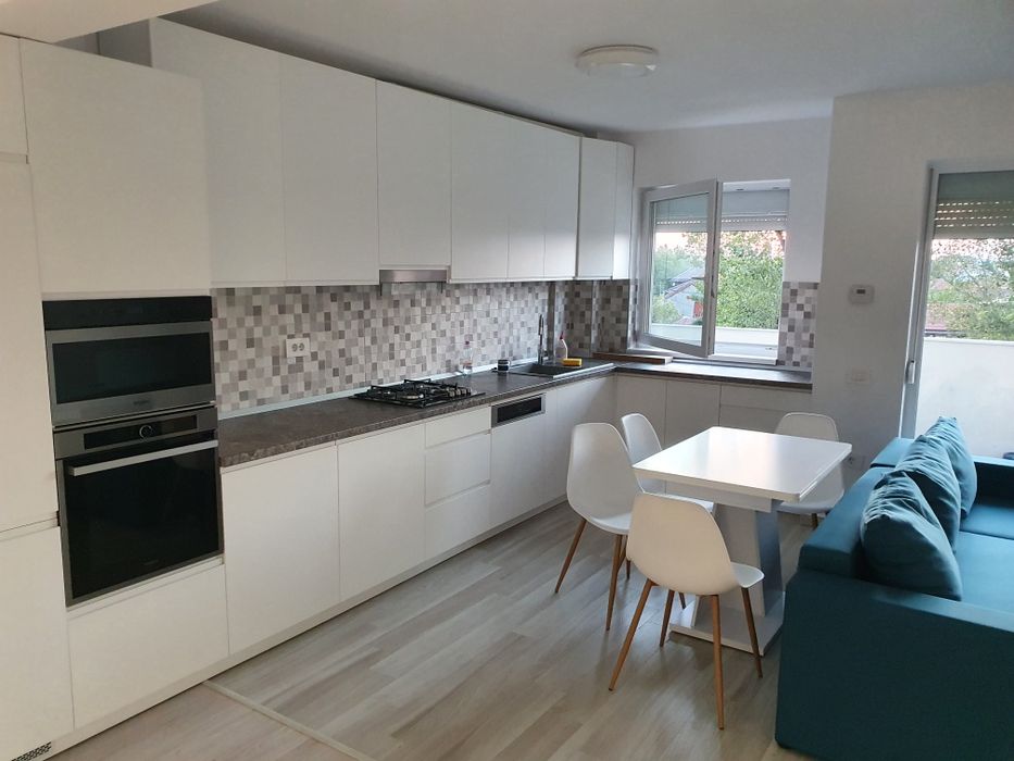 Inchiriez Apartament 3 camere bloc nou cu garaj subteran inclus