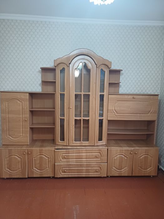 Сервант для посуды.