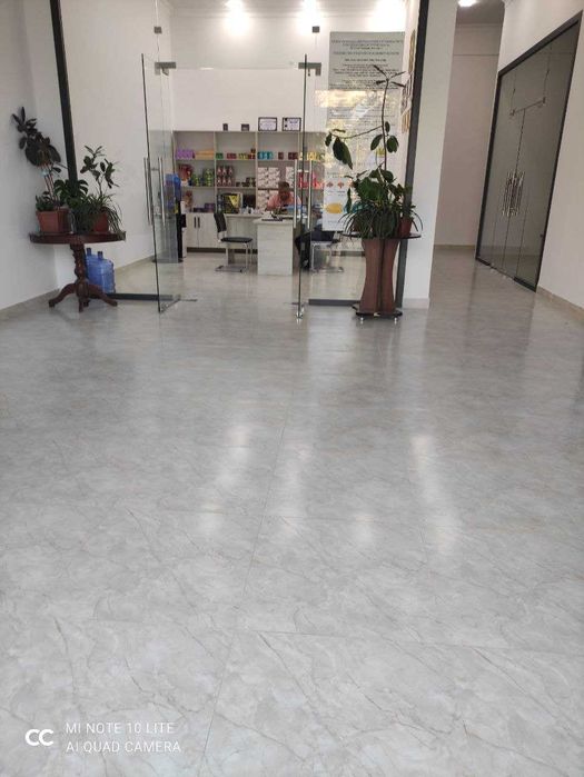 Продаётся помещение вдоль дороги  возле Сиаб базара!