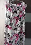 Rochie alba cu flori. Bumbac 80%,viscoza 10%,elastan 10%