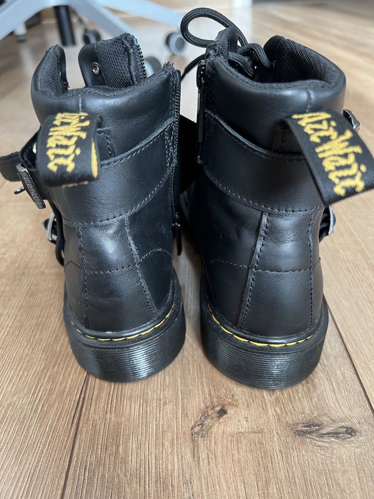 Ghete Dr.Martens, marime 38, noi