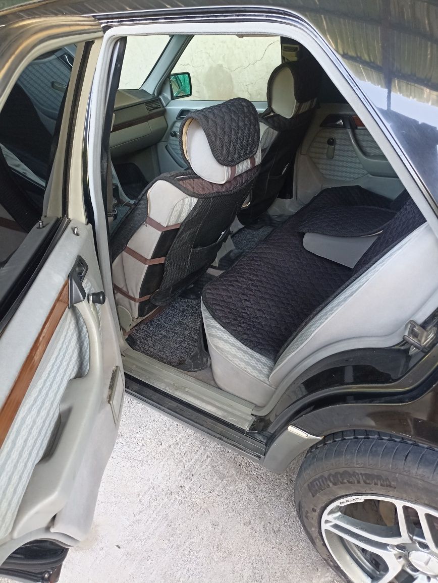 Mersades-benz w124