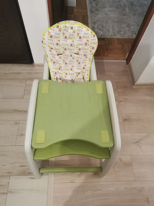 Vând masa și scaun pentru bebeluși și copii