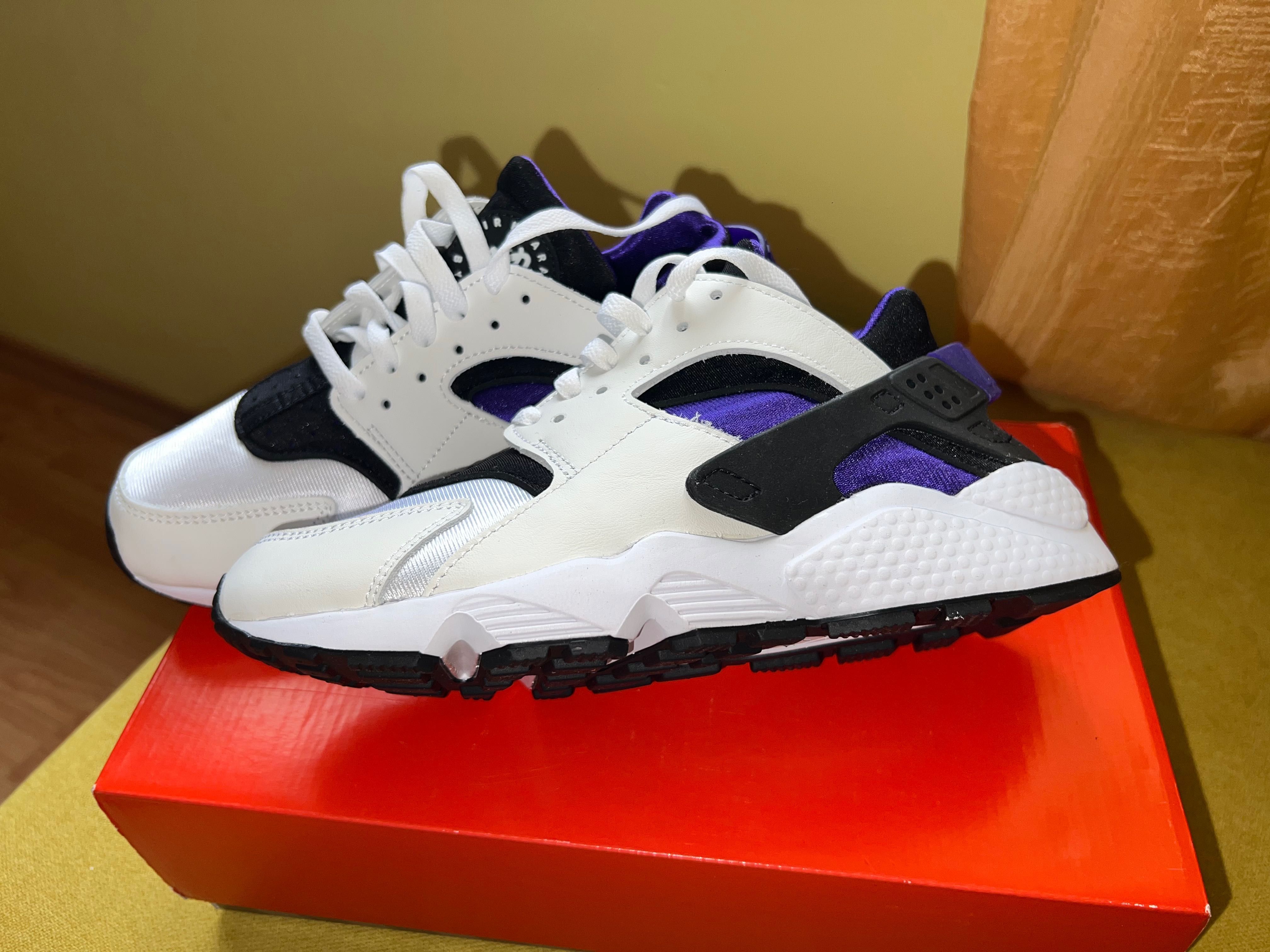 Сникърси Nike Air Huarache DH4439 105  номер 40.5