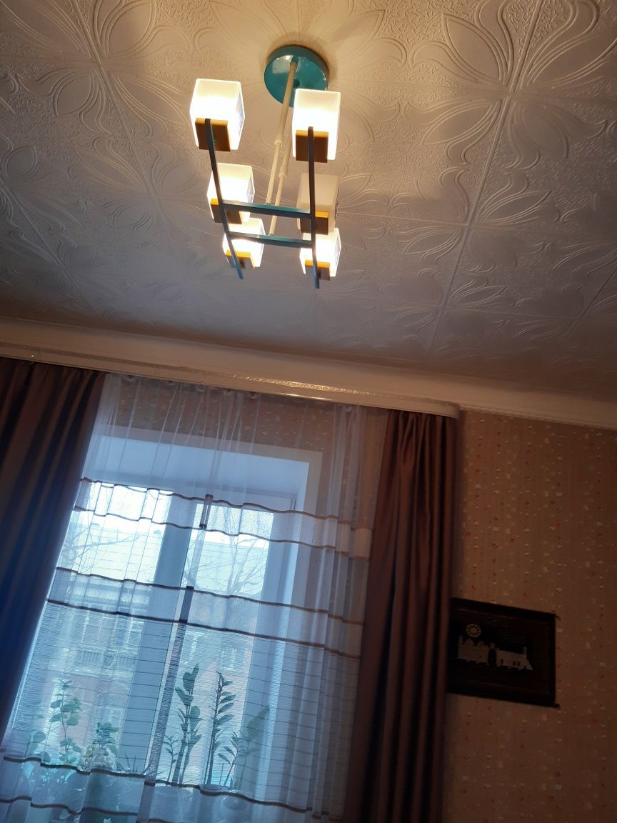 Продаётся; ЛЮСТРЫ,потолочные