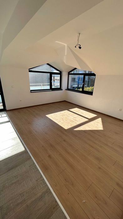 Продава се Тристаен апартамент в Пловдив, Кършияка - 105 кв.м за 1429 €/кв.м - Снимка #1