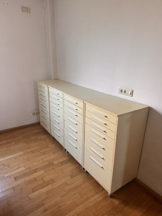 Mobilier cabinet medical .