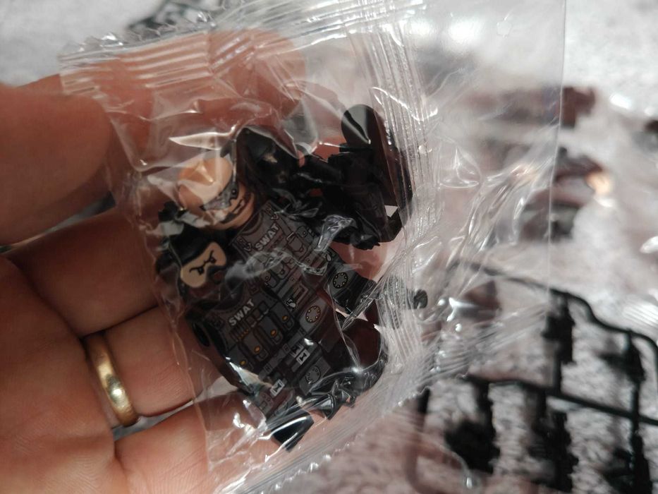 Set 24 figurine tip Lego cu accesorii SWATT