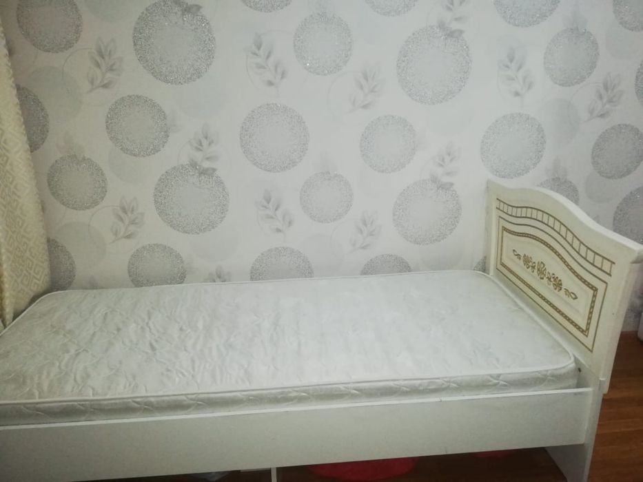 Продам подростковую кровать с матрасом