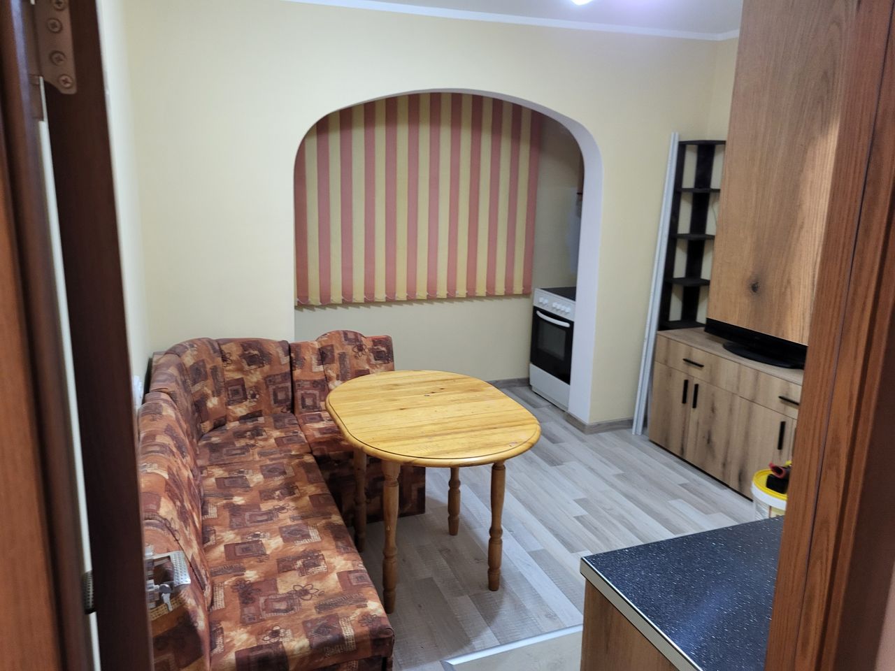 Дава се под наем Двустаен апартамент в Хасково, Център - 67 кв.м за 204 € - Снимка #1