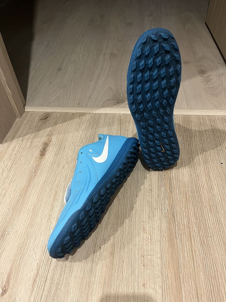 Футболни обувки (стоножки) Nike Phantom GX II