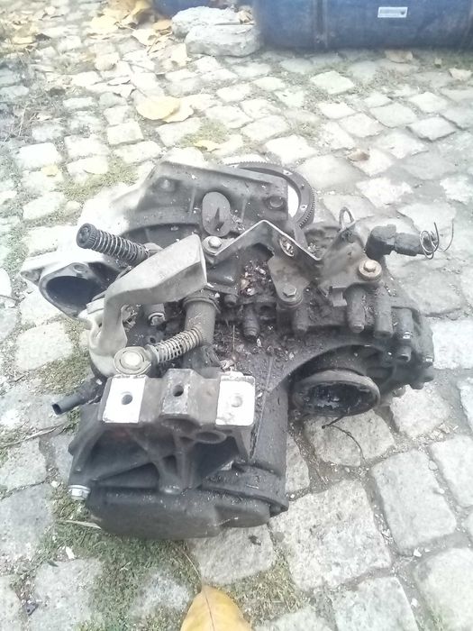 Скорости  Фолксваген Кади 3 20  109кс бензин метан 2012г -940 лева