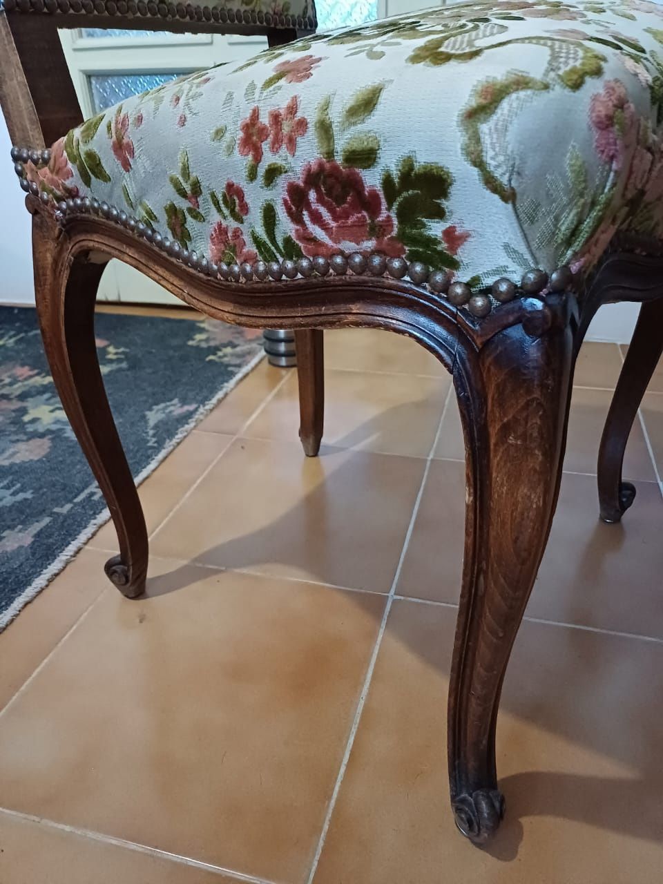 Vând scaune tapițate