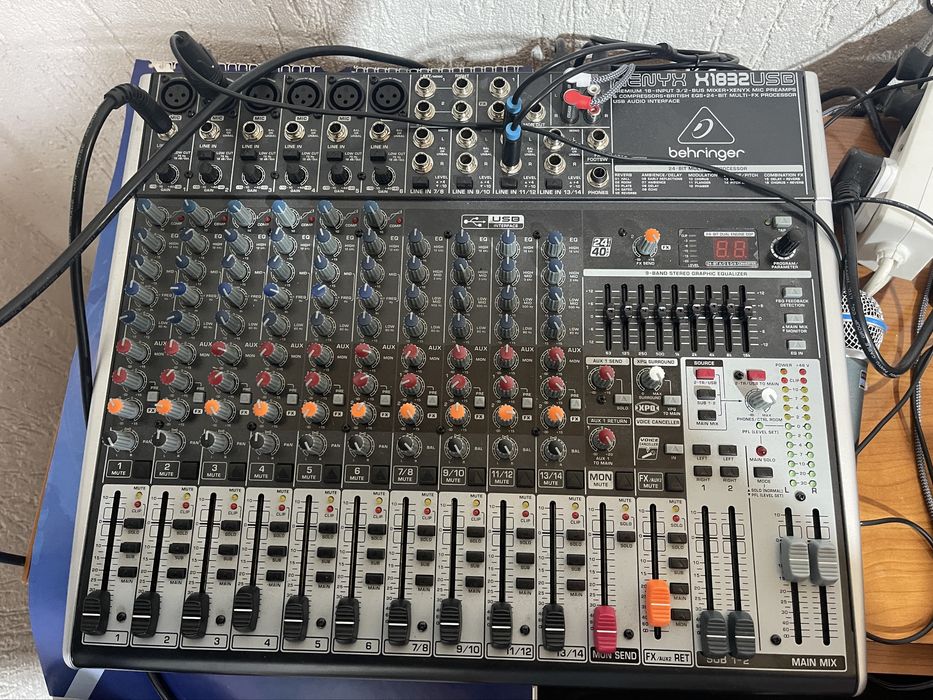Mixer behringer X1832 USB