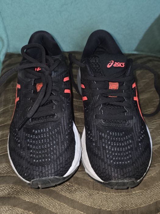 Обувки Аsics черно с червено