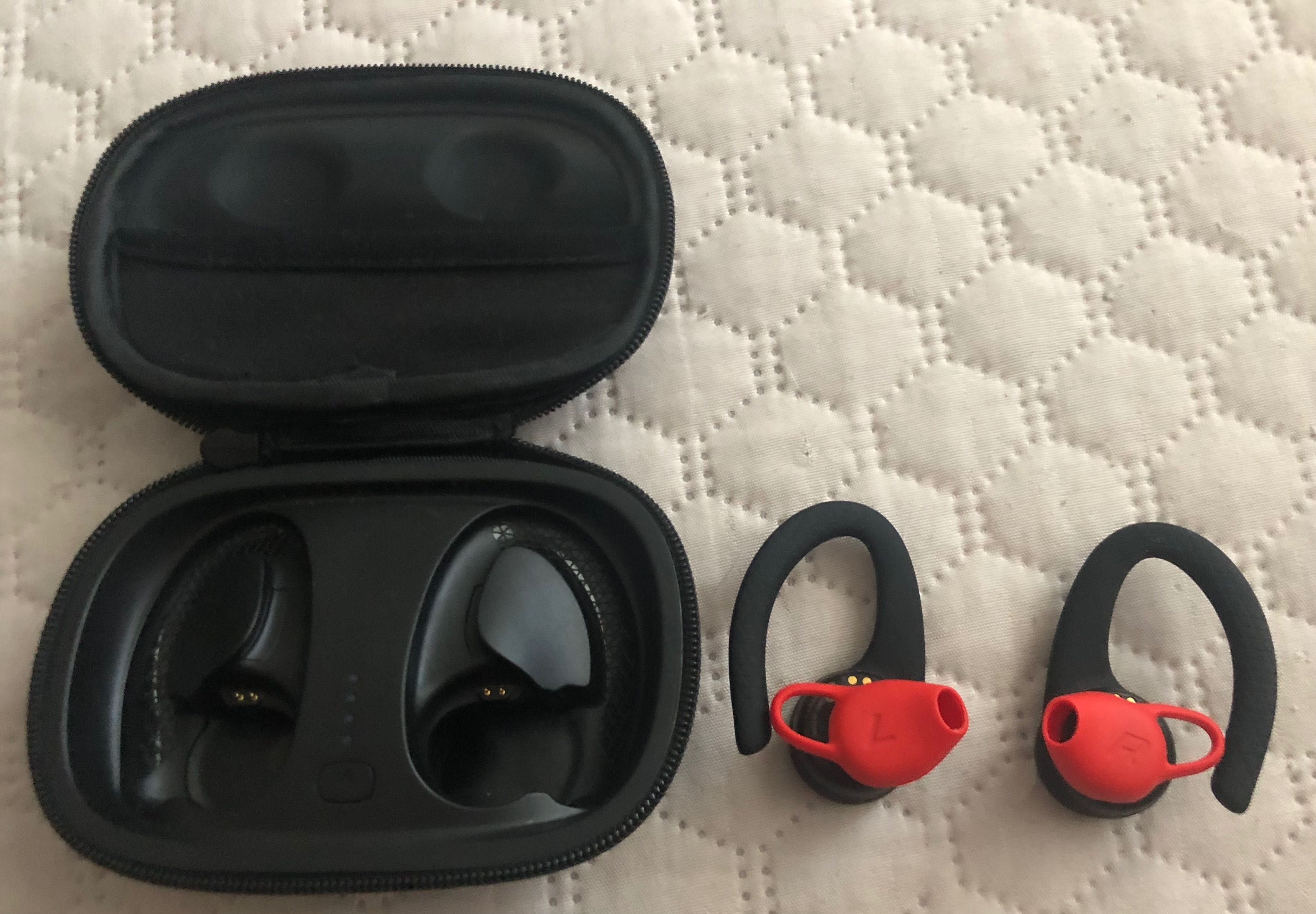 Продавам спортни слушалки Plantronics Backbeat FIT 3100
