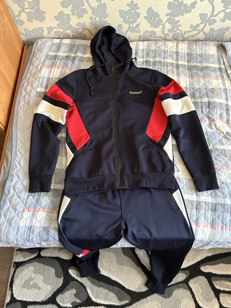 Спортивный костюм