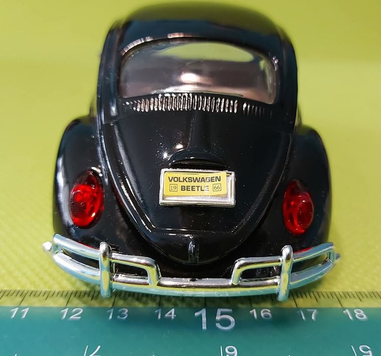 Метална количка Volkswagen Beetle. Цена: 40лв.