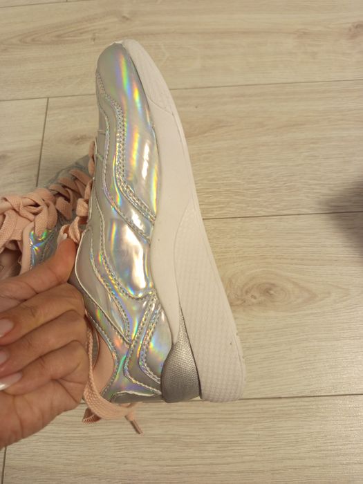 Pantofi sport holografici Office