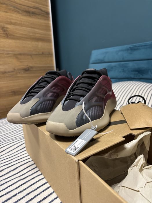 Обувки Yezzy 700