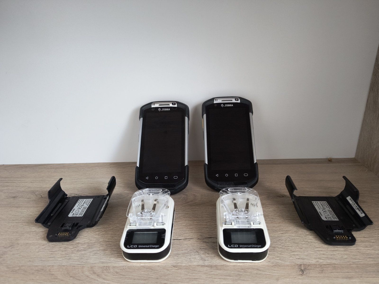 2БР. ZEBRA TC75FK мобилни скенери + Универсални зарядни