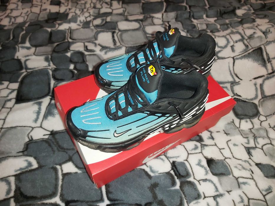 Vând adidași Nike Air