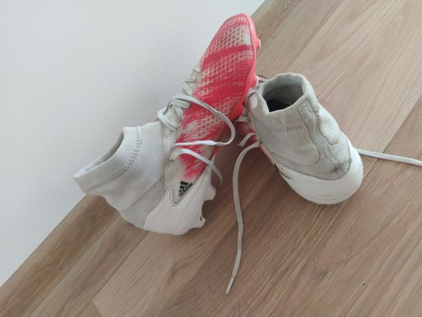 Adidas predator  FG  roșu și alb