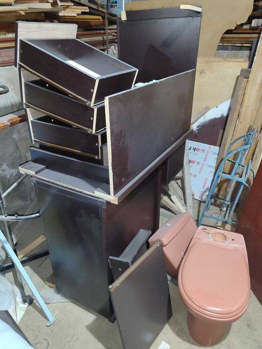 Продаться из дома мебель и вещи б/у. Дешево!