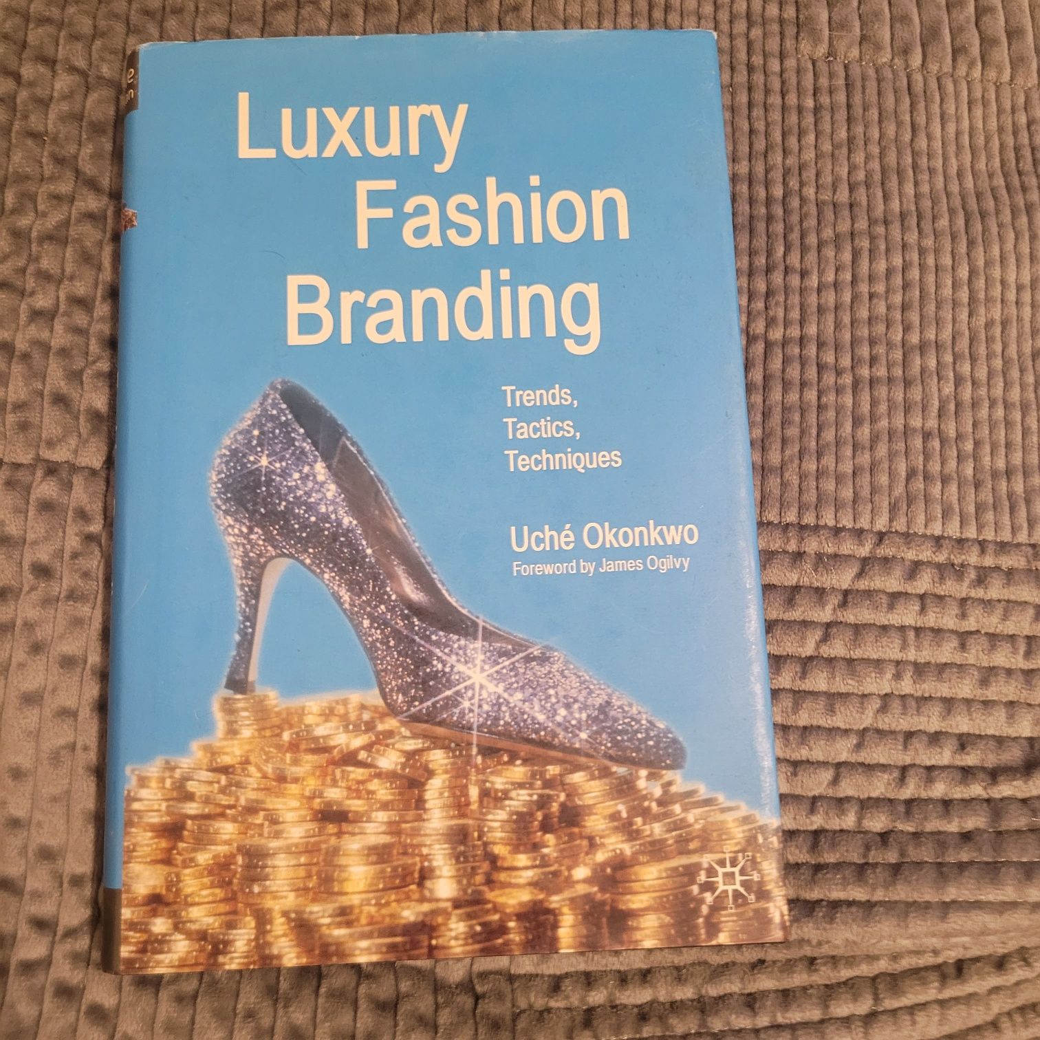 Книга Luxury Fashion Branding