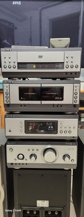 Sistem Sony cu DVD changer și telecomandă