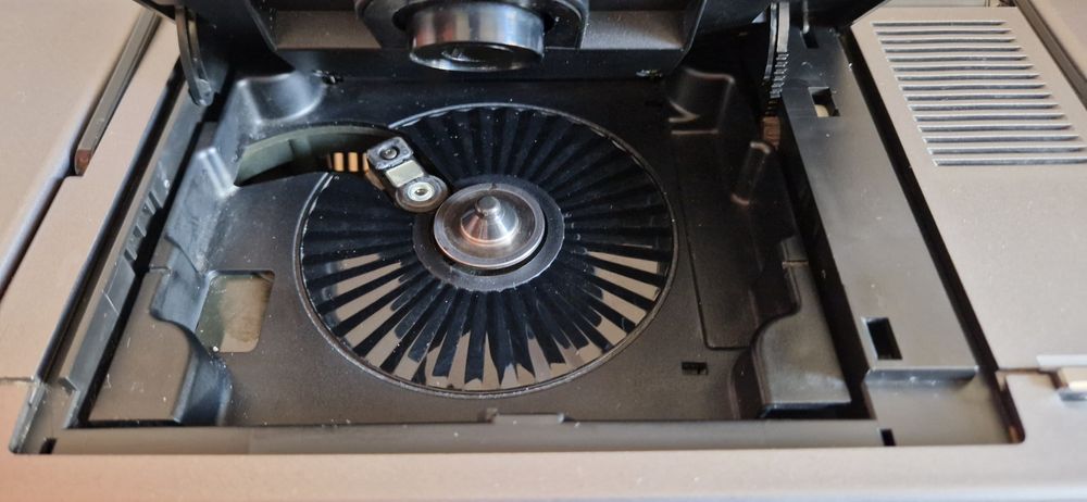 Радиокасетон Philips D8878