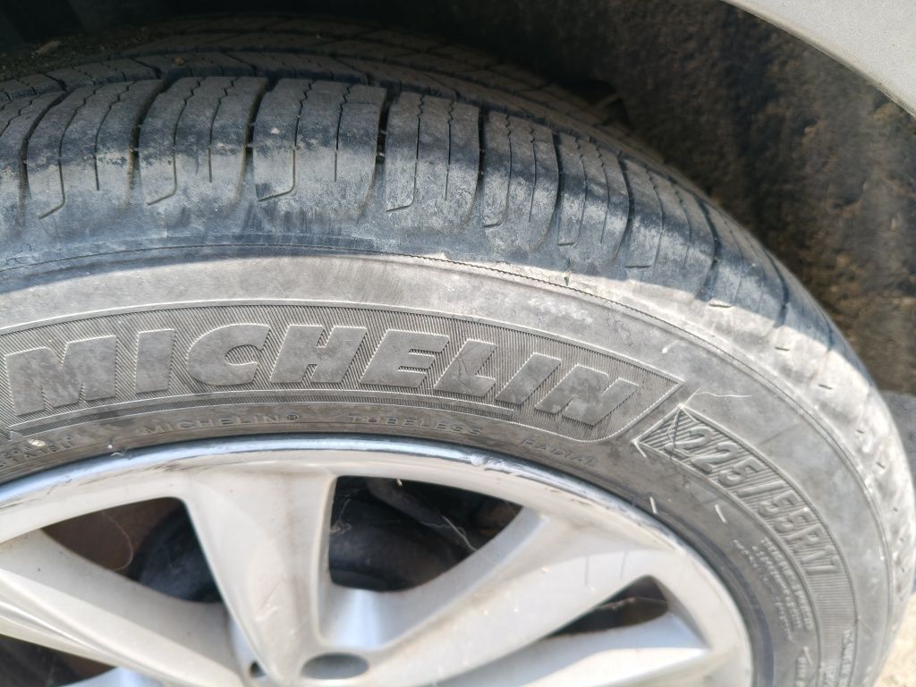 225/55/17 Michelin Defender DOT 22