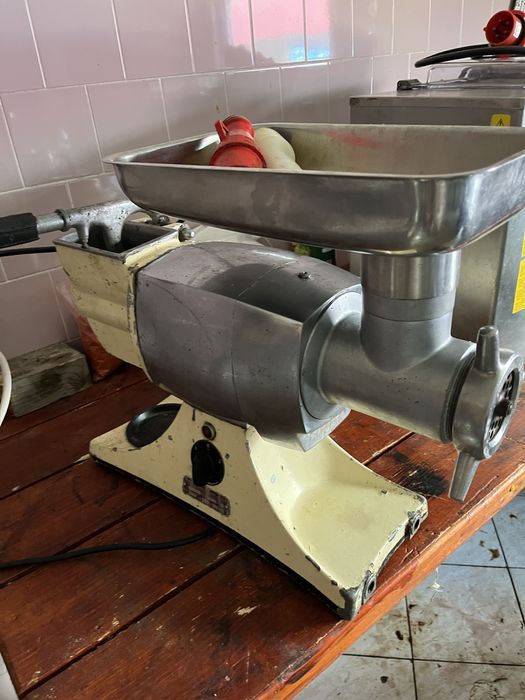 Vand 3 masini de tocat