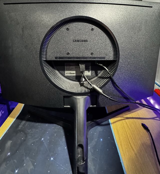 Monitor Gaming Curbat Samsung Odyssey 27” (240Hz, G-Sync, Full HD, VA)