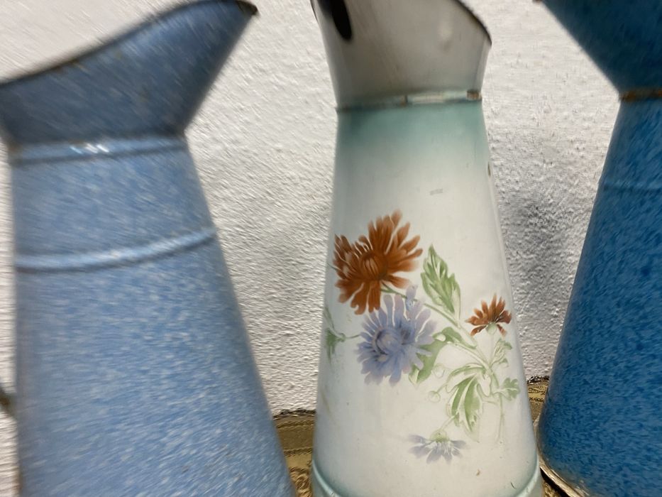 Големи френски емайлирани кани