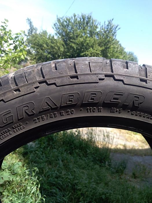 Vand anvelope pentru automobil