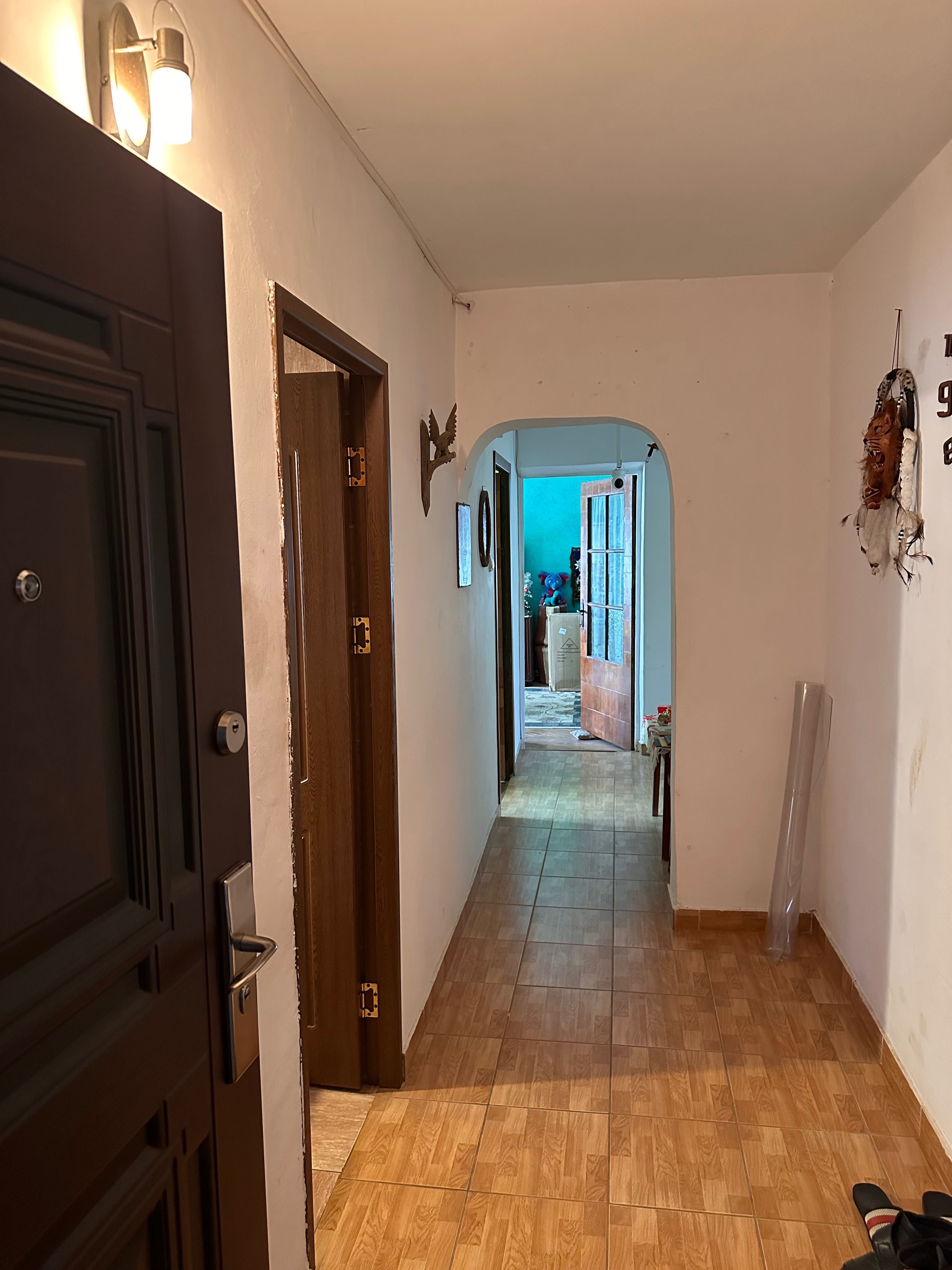 DE VÂNZARE : Apartament cu 4 camere, zona Gării - Vaslui