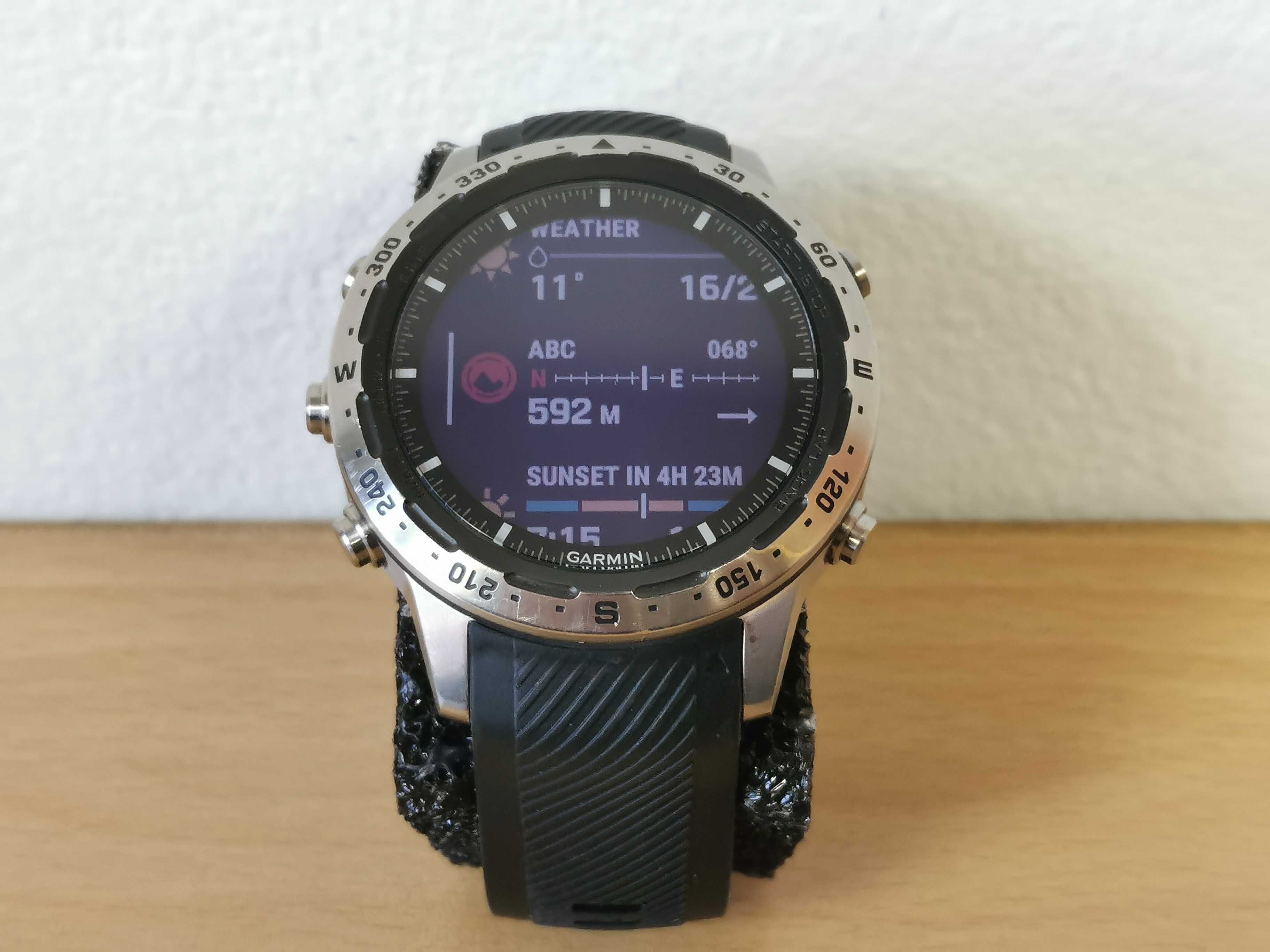 Garmin MARQ® Expedition смарт часовник