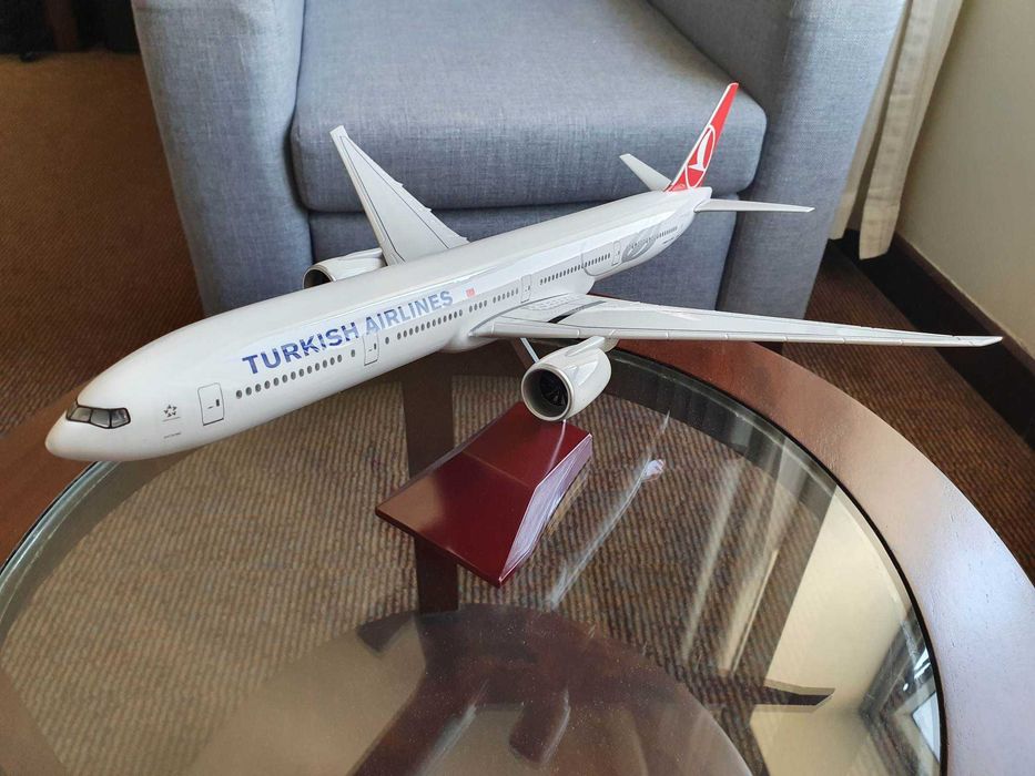 Macheta uriașă de avion Turkish Airlines | Decoratie frumoasa