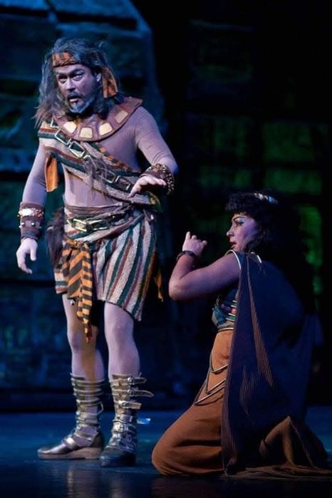 Baritonul galatean Eugen Secobeanu /predau canto la orice nivel.