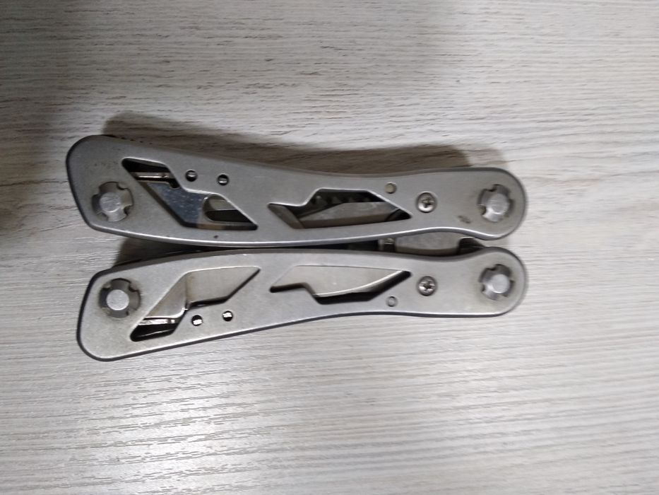 Компактный универсальный плоскогубцы MULTITUL