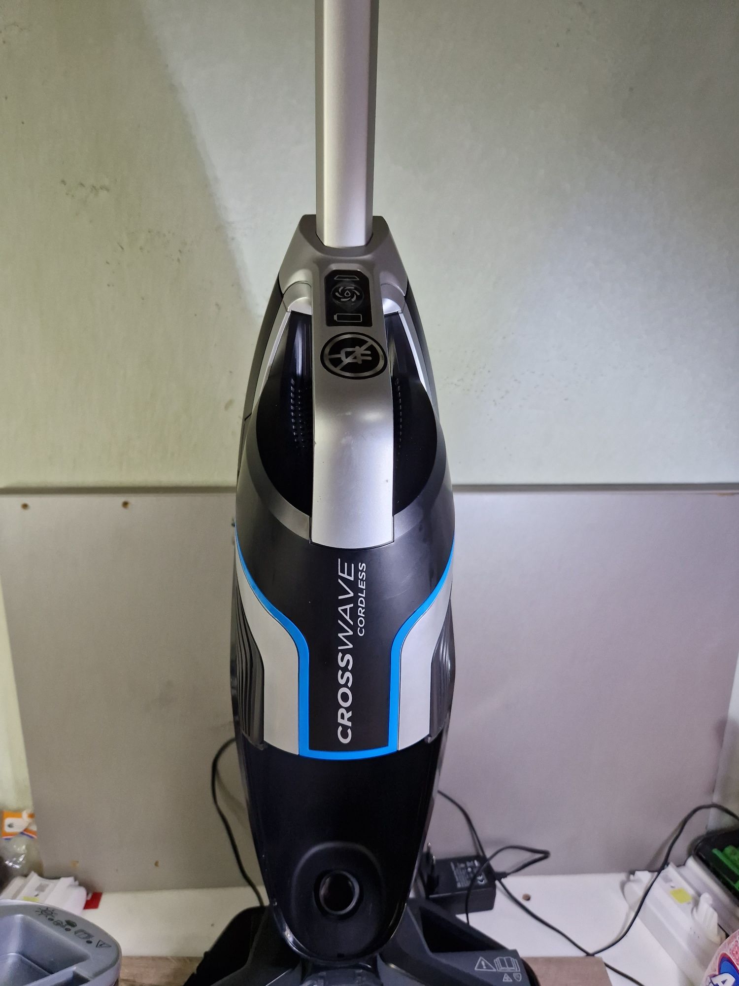 Безкабелна BISSELL CrossWave Cordless 2582N