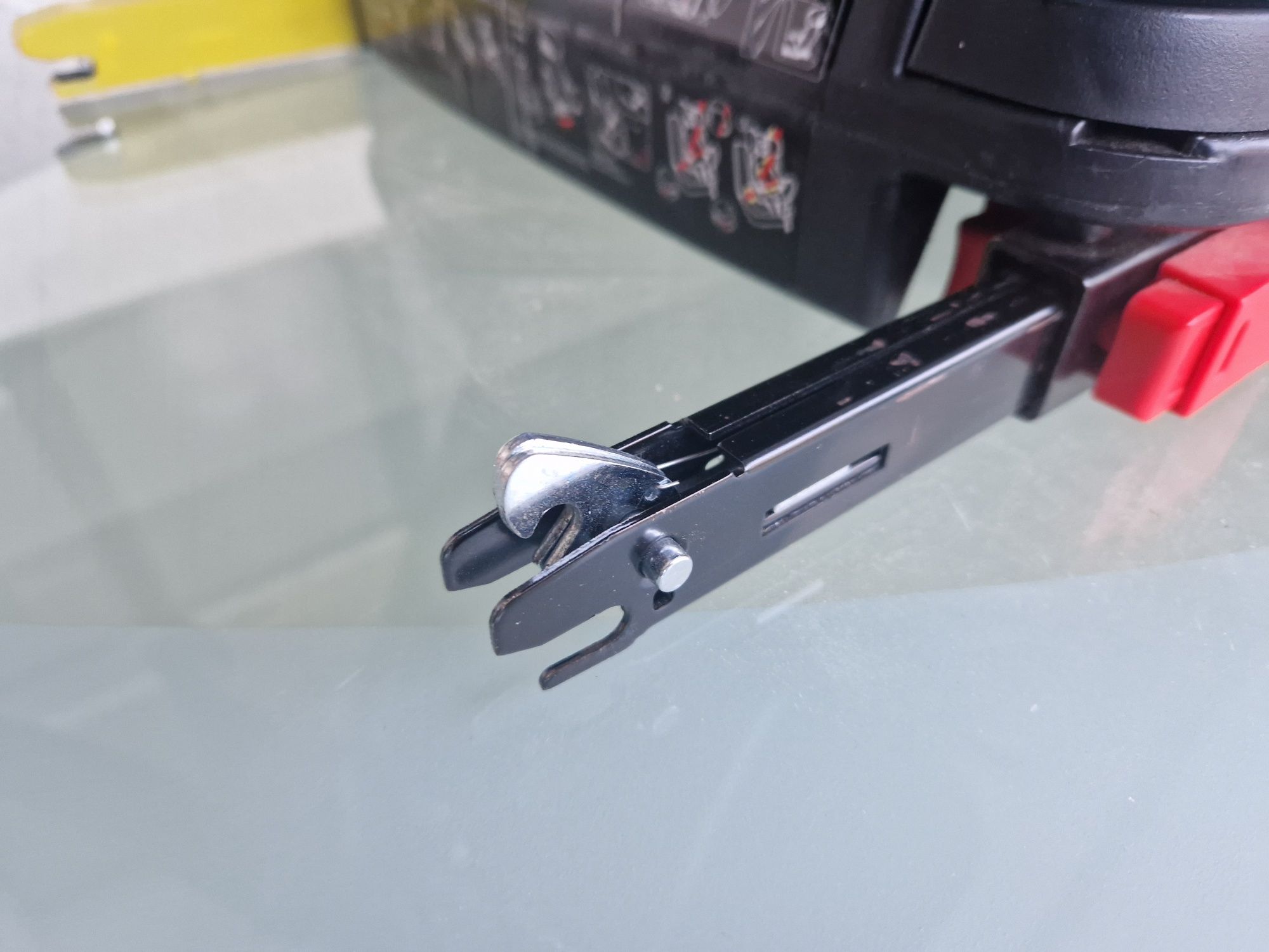 Стoлче за кола с повреден isofix