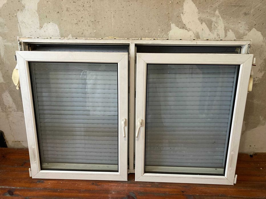 Употребявна PVC дограма - Прозорец + Комарник +Външна ролетна щора