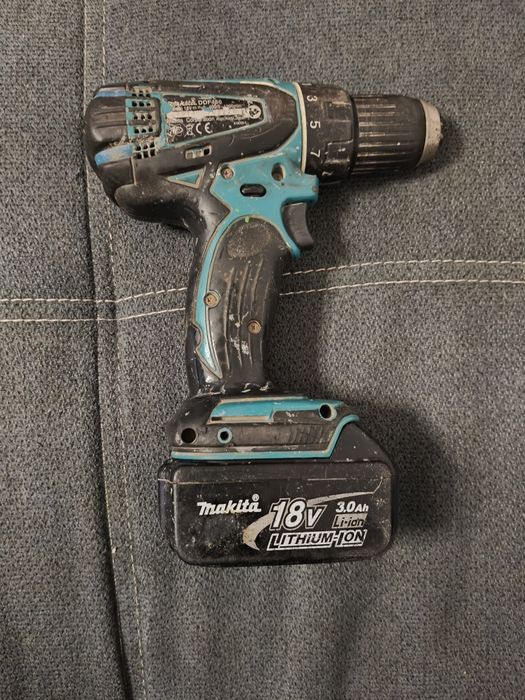 Vând bormașină Makita DDF456 originală