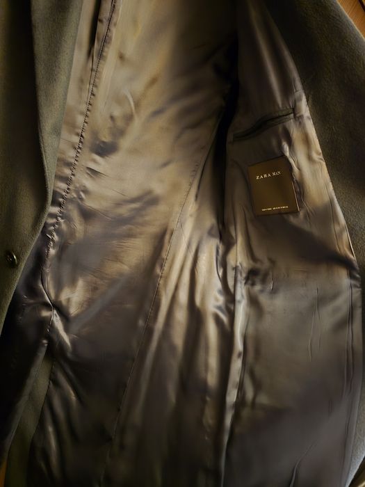 Palton ZARA croiala moderna, material plăcut, lung elegant