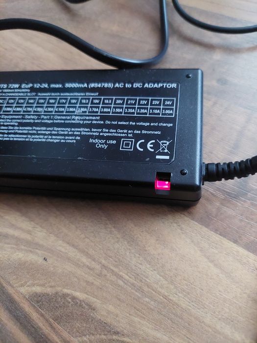 Alimentator cu tensiune selectabila automat 12v la 24 v,max 5000 ma